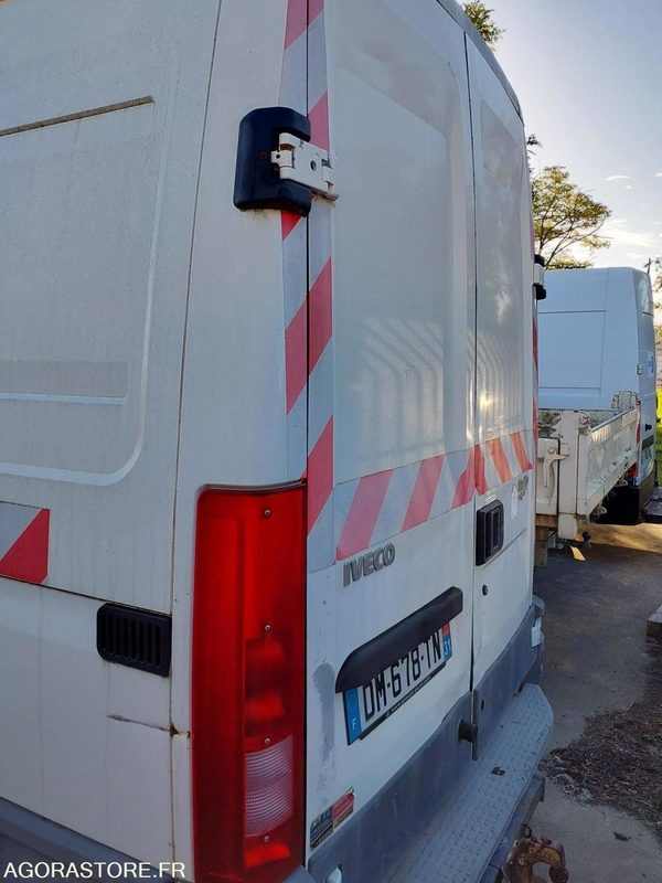 Fourgon IVECO DAILY - 2003 - 301454km - DM678TN - Furgon: slika 3 Fourgon IVECO DAILY - 2003 - 301454km - DM678TN - Furgon: slika 3