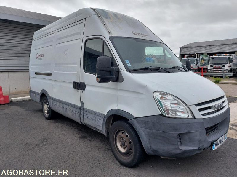 Fourgon IVECO Daily CNG- AA-840-JA - 176200 km (BARA - R51754) - Furgon: slika 1 Fourgon IVECO Daily CNG- AA-840-JA - 176200 km (BARA - R51754) - Furgon: slika 1
