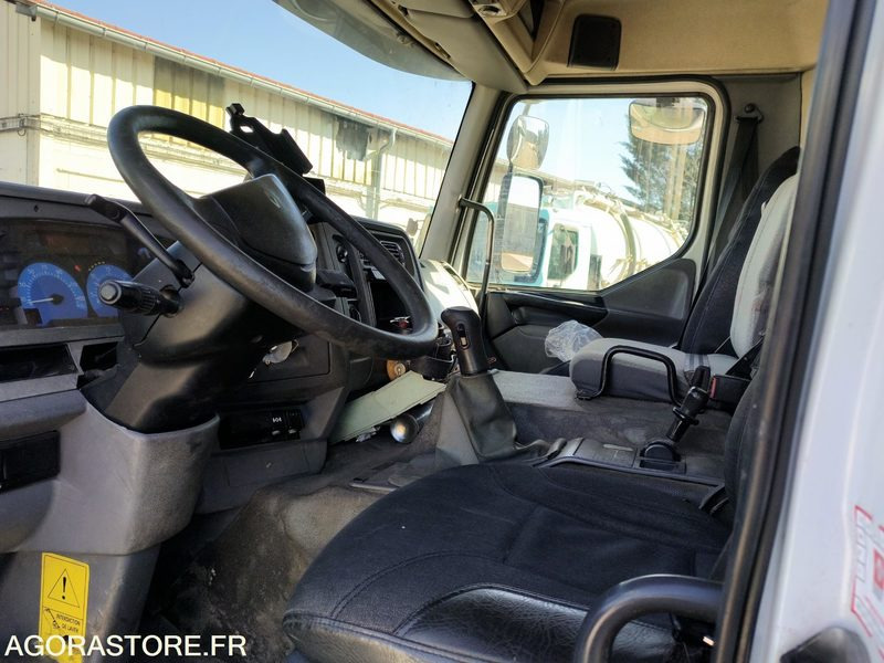 Hydrocureur RIVARD 19T châssis Renault Trucks GQ255QR (Vente uniquement export) - Vakuumska cisterna: slika 3 Hydrocureur RIVARD 19T châssis Renault Trucks GQ255QR (Vente uniquement export) - Vakuumska cisterna: slika 3