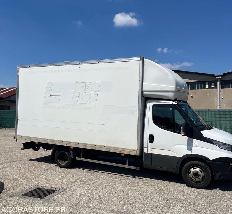 Iveco Daily 35C BVA - 2019 - 118 200km - Furgon: slika 2 Iveco Daily 35C BVA - 2019 - 118 200km - Furgon: slika 2