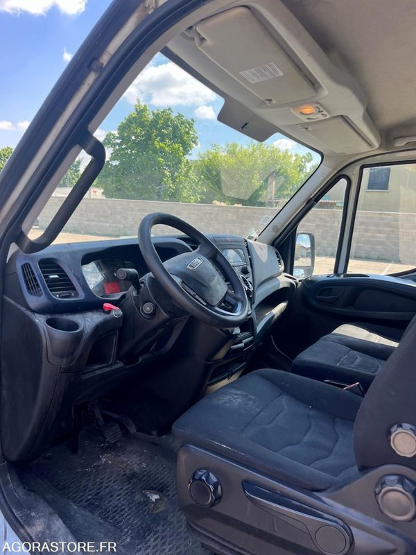Iveco Daily 35C BVA - 2019 - 118 200km - Furgon: slika 5 Iveco Daily 35C BVA - 2019 - 118 200km - Furgon: slika 5