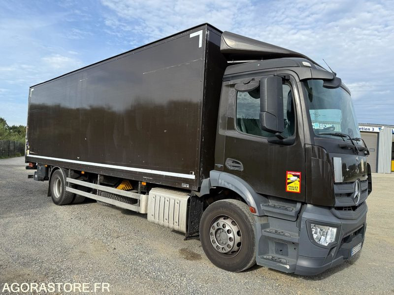 Mercedes Antos 1824 caisson hayon dhollandia 3t - 193000km-2017 - Kamion: slika 2 Mercedes Antos 1824 caisson hayon dhollandia 3t - 193000km-2017 - Kamion: slika 2