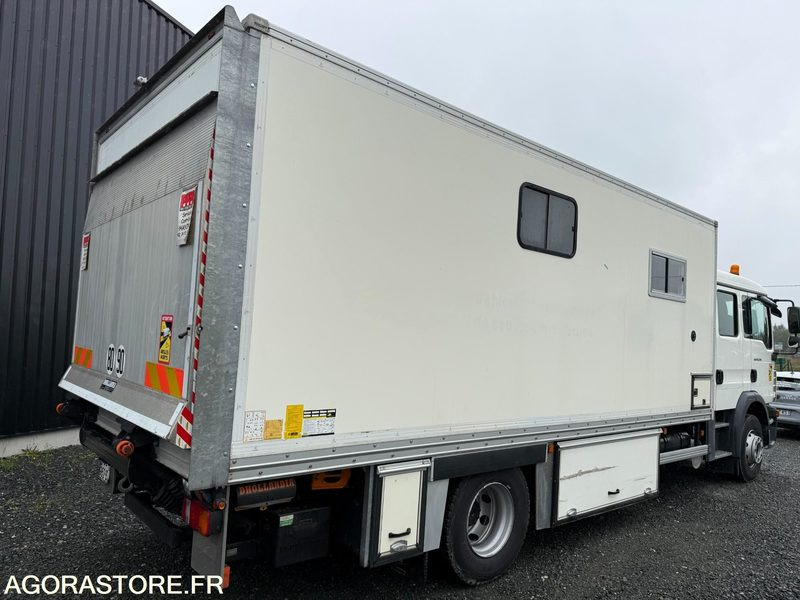 Porteur MAN TGM 15.250 cabine 7 places caisson base vie atelier hayon - 20500KM- - Kamion: slika 2 Porteur MAN TGM 15.250 cabine 7 places caisson base vie atelier hayon - 20500KM- - Kamion: slika 2
