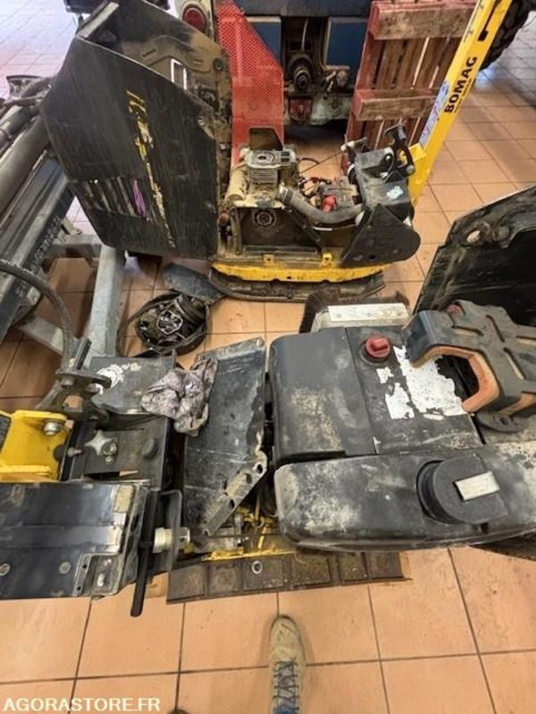 LOT DE 2 PLAQUES BOMAG BPR 60/65D/E ET BPR45/55D 2019 ET 2022 - Vibraciona ploča: slika 3 LOT DE 2 PLAQUES BOMAG BPR 60/65D/E ET BPR45/55D 2019 ET 2022 - Vibraciona ploča: slika 3