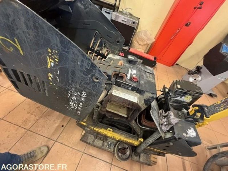 LOT DE 2 PLAQUES BOMAG BPR 60/65D/E ET BPR45/55D 2019 ET 2022 - Vibraciona ploča: slika 4 LOT DE 2 PLAQUES BOMAG BPR 60/65D/E ET BPR45/55D 2019 ET 2022 - Vibraciona ploča: slika 4