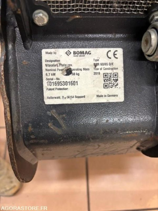 LOT DE 2 PLAQUES BOMAG BPR 60/65D/E ET BPR45/55D 2019 ET 2022 - Vibraciona ploča: slika 1 LOT DE 2 PLAQUES BOMAG BPR 60/65D/E ET BPR45/55D 2019 ET 2022 - Vibraciona ploča: slika 1