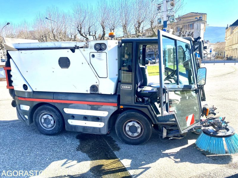 LOT DE DEUX BALAYEUSE SCHMIDT SWINGO 2001 ET 2003 + UNE BALAYEUSE BOSCHUNG 2001 - Autočistilica: slika 1 LOT DE DEUX BALAYEUSE SCHMIDT SWINGO 2001 ET 2003 + UNE BALAYEUSE BOSCHUNG 2001 - Autočistilica: slika 1