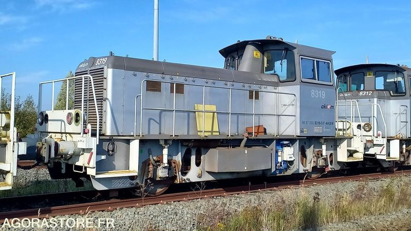 Lot de 5 Locotracteurs Y8000 RVI2 / Moyse, Fauvet Girel - Građevinska oprema: slika 1 Lot de 5 Locotracteurs Y8000 RVI2 / Moyse, Fauvet Girel - Građevinska oprema: slika 1