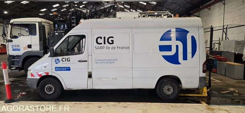 MERCEDES Sprinter fourgon 2006 175000Km Roulant sans CT PRO UNIQUEMENT - Furgon: slika 4 MERCEDES Sprinter fourgon 2006 175000Km Roulant sans CT PRO UNIQUEMENT - Furgon: slika 4