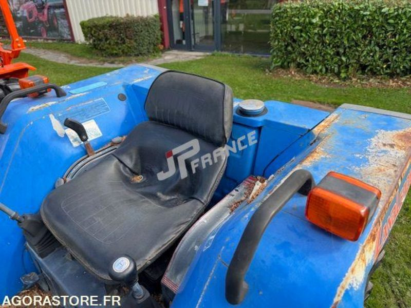 MICRO TRACTEUR ISEKI 22 CV 3 cylindres diesel 1194H 2RM - Traktor: slika 2 MICRO TRACTEUR ISEKI 22 CV 3 cylindres diesel 1194H 2RM - Traktor: slika 2