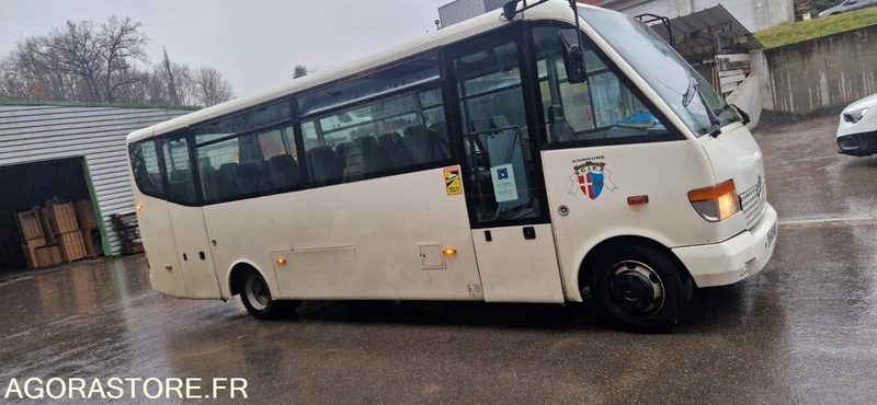 MINI-BUS MERCEDES VARIO - 127178 kms - 2000 - Minibus, Putnički kombi: slika 2 MINI-BUS MERCEDES VARIO - 127178 kms - 2000 - Minibus, Putnički kombi: slika 2