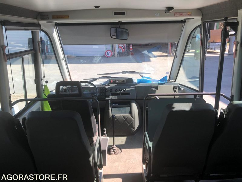 MINI-BUS MERCEDES VARIO - 127178 kms - 2000 - Minibus, Putnički kombi: slika 4 MINI-BUS MERCEDES VARIO - 127178 kms - 2000 - Minibus, Putnički kombi: slika 4
