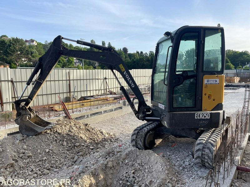 MINI-PELLE VOLVO ECR25D 2016 4700 HEURES - Bager: slika 1 MINI-PELLE VOLVO ECR25D 2016 4700 HEURES - Bager: slika 1