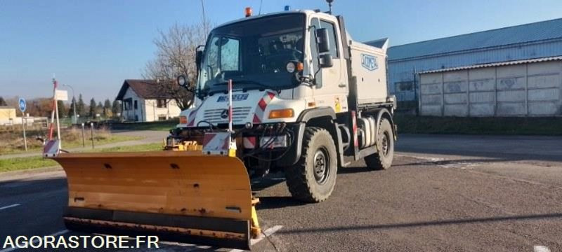 Mercedes UNIMOG U300 2011 24300 kms avec lame de déneigement + saleuse - Vozilo za čišćenje snega: slika 2 Mercedes UNIMOG U300 2011 24300 kms avec lame de déneigement + saleuse - Vozilo za čišćenje snega: slika 2