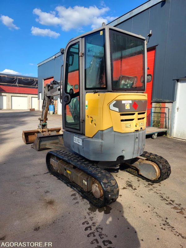 Mini pelle Volvo ecr25d - Mini bager: slika 2 Mini pelle Volvo ecr25d - Mini bager: slika 2