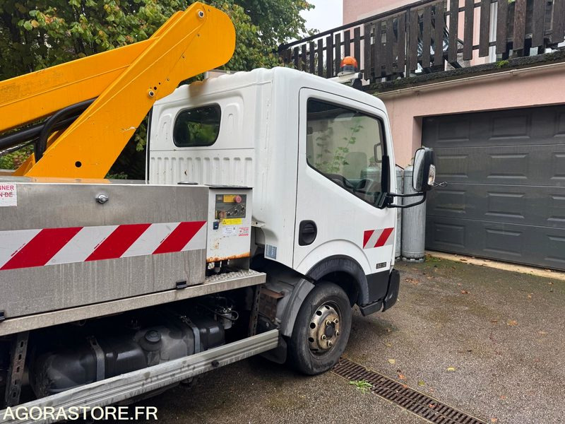 Nacelle Nissan CABSTAR - 2014 - 98 000kms - Dostavno vozilo kiper: slika 1 Nacelle Nissan CABSTAR - 2014 - 98 000kms - Dostavno vozilo kiper: slika 1