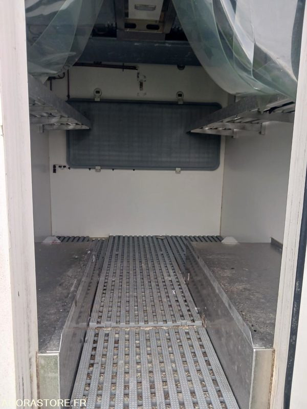 OPEL VIVARO FRIGORIFIQUE - 2017 - 159600KM - Dostavno vozilo hladnjača: slika 4 OPEL VIVARO FRIGORIFIQUE - 2017 - 159600KM - Dostavno vozilo hladnjača: slika 4