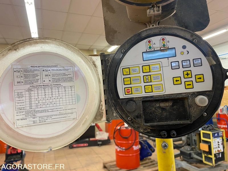 PAIRE DE FEUX DE CHANTIER NISSEN QUARZ LZA 400 LED 12 VOLT 2006 - Građevinska oprema: slika 4 PAIRE DE FEUX DE CHANTIER NISSEN QUARZ LZA 400 LED 12 VOLT 2006 - Građevinska oprema: slika 4