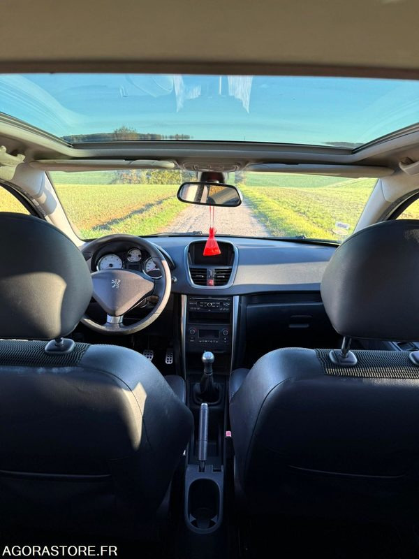 PEUGEOT 207 FULL OPTIONS DIESEL 1.6 HDI  90 CV - ANNEE 2011 - Automobil: slika 4 PEUGEOT 207 FULL OPTIONS DIESEL 1.6 HDI  90 CV - ANNEE 2011 - Automobil: slika 4