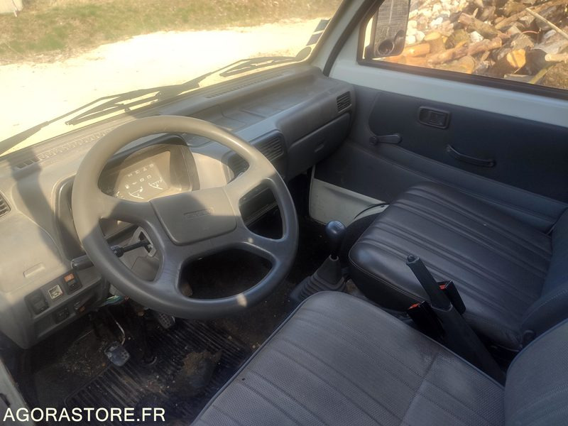 PIAGGIO 866 CZT 38 PORTER VENDU POUR PIECES VENDU SANS CONTROLE TECHNIQUE - Dostavno vozilo kiper: slika 4 PIAGGIO 866 CZT 38 PORTER VENDU POUR PIECES VENDU SANS CONTROLE TECHNIQUE - Dostavno vozilo kiper: slika 4