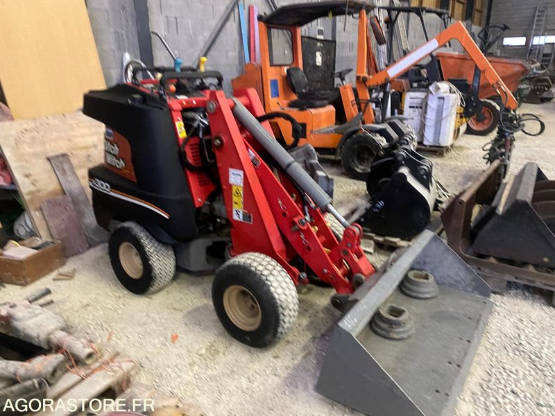 PORTE-OUTILS DITCH WITCH ZAHN R300 - Utovarivač: slika 2 PORTE-OUTILS DITCH WITCH ZAHN R300 - Utovarivač: slika 2