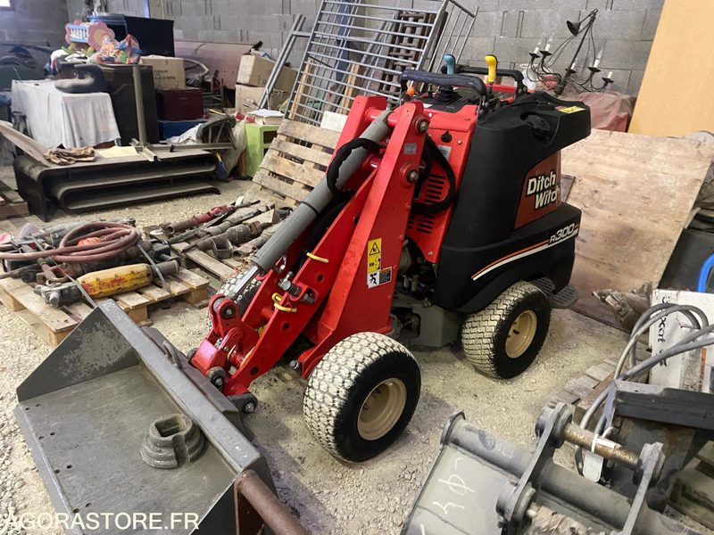 PORTE-OUTILS DITCH WITCH ZAHN R300 - Utovarivač: slika 1 PORTE-OUTILS DITCH WITCH ZAHN R300 - Utovarivač: slika 1