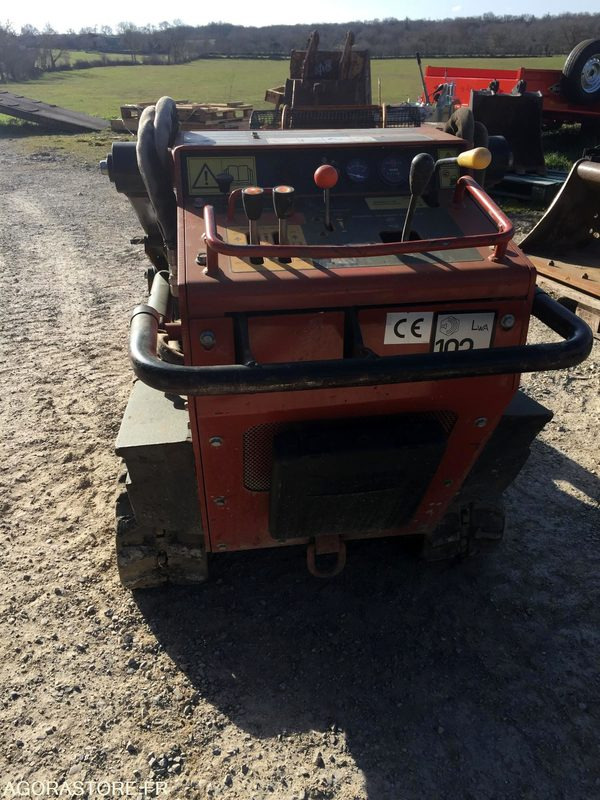 PORTE OUTILS à chenilles DITCH WITCH SK500 - Utovarivač: slika 5 PORTE OUTILS à chenilles DITCH WITCH SK500 - Utovarivač: slika 5