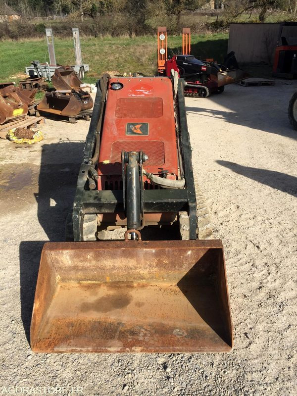 PORTE OUTILS à chenilles DITCH WITCH SK500 - Utovarivač: slika 3 PORTE OUTILS à chenilles DITCH WITCH SK500 - Utovarivač: slika 3