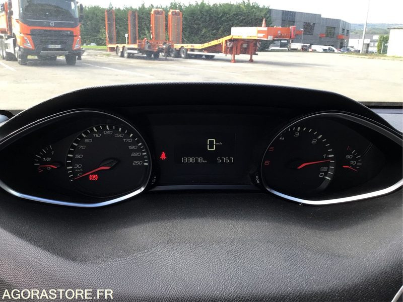 Peugeot 308 - 2014 - 133878kms - (P0403313) - Automobil: slika 4 Peugeot 308 - 2014 - 133878kms - (P0403313) - Automobil: slika 4