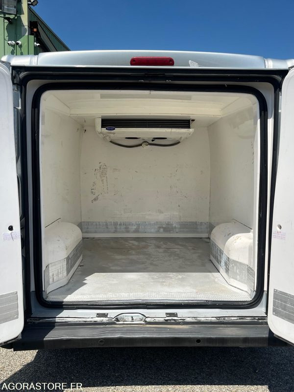 Peugeot Boxer L1H2 330 L1H1 2L Bluehdi - 2017 - 139 950km - Dostavno vozilo hladnjača: slika 4 Peugeot Boxer L1H2 330 L1H1 2L Bluehdi - 2017 - 139 950km - Dostavno vozilo hladnjača: slika 4