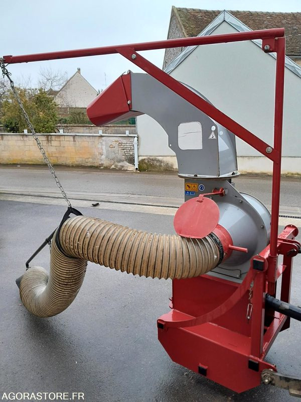Aspirateur de feuilles - Poljoprivredna mašina: slika 1 Aspirateur de feuilles - Poljoprivredna mašina: slika 1