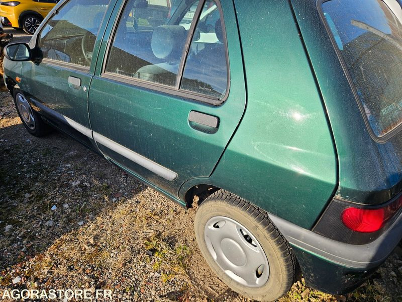 RENAULT CLIO 1996 - Automobil: slika 2 RENAULT CLIO 1996 - Automobil: slika 2