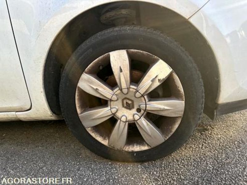 RENAULT CLIO - 2012 - 136676KM - CJ224LH - Automobil: slika 4 RENAULT CLIO - 2012 - 136676KM - CJ224LH - Automobil: slika 4