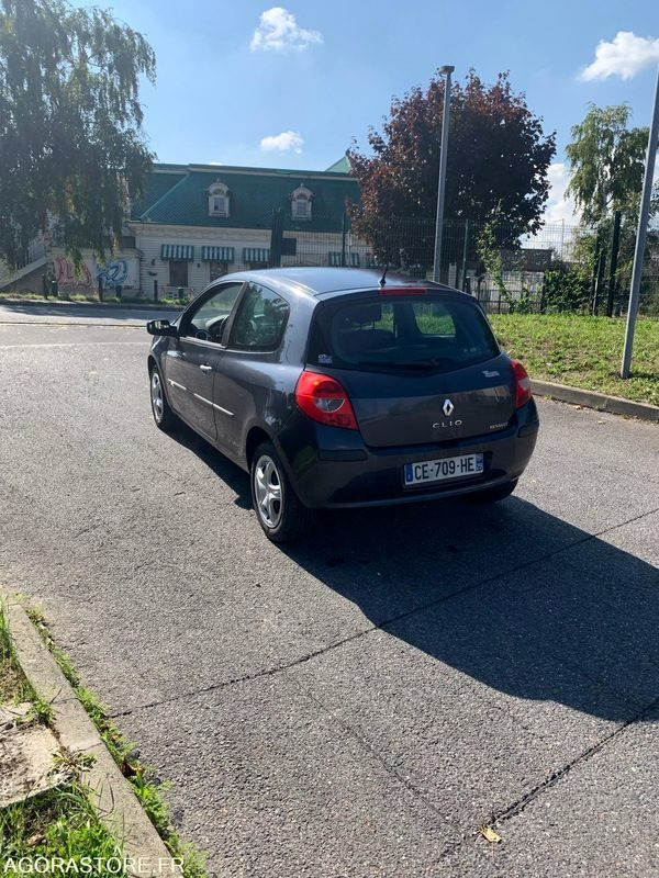RENAULT CLIO III 16V 2006 238000 KM - Automobil: slika 5 RENAULT CLIO III 16V 2006 238000 KM - Automobil: slika 5
