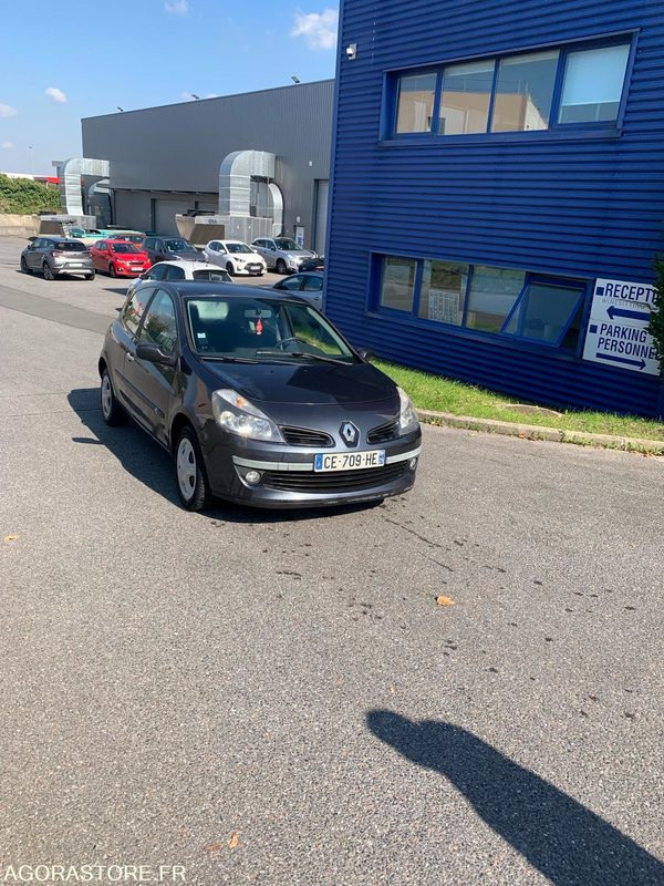 RENAULT CLIO III 16V 2006 238000 KM - Automobil: slika 1 RENAULT CLIO III 16V 2006 238000 KM - Automobil: slika 1
