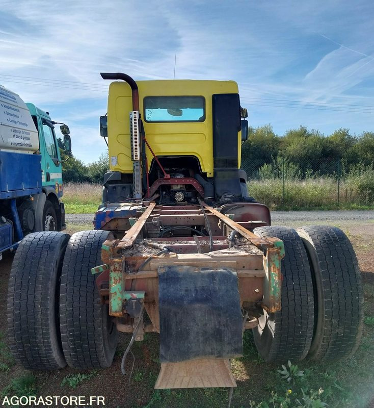 RENAULT KERAX 300-19 / 1999 / 660960 km - Kamion sa golom šasijom i zatvorenom kabinom: slika 4 RENAULT KERAX 300-19 / 1999 / 660960 km - Kamion sa golom šasijom i zatvorenom kabinom: slika 4