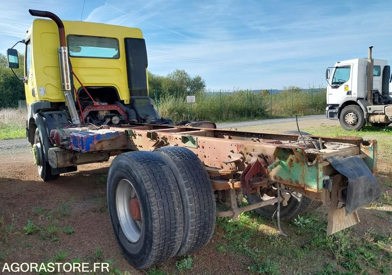 RENAULT KERAX 300-19 / 1999 / 660960 km - Kamion sa golom šasijom i zatvorenom kabinom: slika 2 RENAULT KERAX 300-19 / 1999 / 660960 km - Kamion sa golom šasijom i zatvorenom kabinom: slika 2