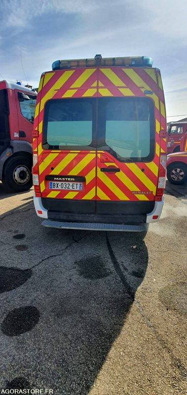 RENAULT MASTER 2.3 DCI TYPE AMBULANCE - 151128 km - 2011 - Furgon: slika 4 RENAULT MASTER 2.3 DCI TYPE AMBULANCE - 151128 km - 2011 - Furgon: slika 4