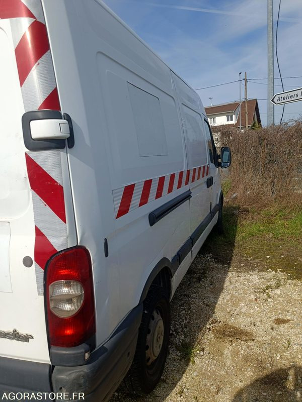 RENAULT MASTER - 2004 - 185782km - Furgon: slika 4 RENAULT MASTER - 2004 - 185782km - Furgon: slika 4