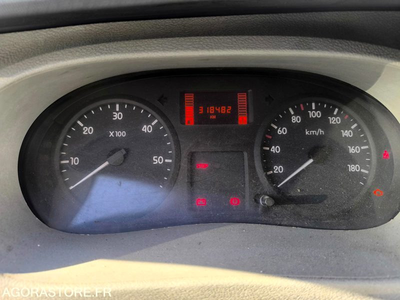 RENAULT MASTER II - 2009 - 318482 Kms - Furgon: slika 5 RENAULT MASTER II - 2009 - 318482 Kms - Furgon: slika 5