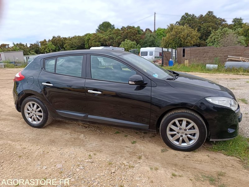 RENAULT MEGANE - 2009 - 185000KMS - Automobil: slika 3 RENAULT MEGANE - 2009 - 185000KMS - Automobil: slika 3