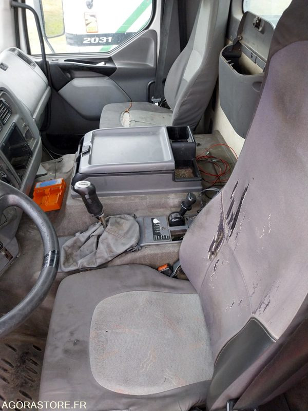 RENAULT PREMIUM 370-19 / 2007 / 371820 km - Kamion sa golom šasijom i zatvorenom kabinom: slika 5 RENAULT PREMIUM 370-19 / 2007 / 371820 km - Kamion sa golom šasijom i zatvorenom kabinom: slika 5