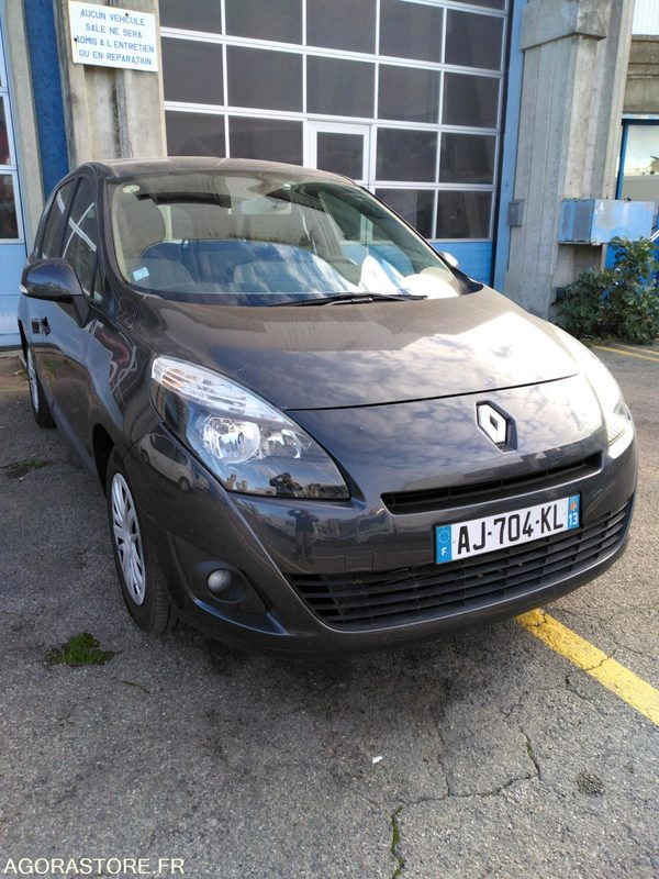 RENAULT SCENIC 1.9 DIESEL - Automobil: slika 1 RENAULT SCENIC 1.9 DIESEL - Automobil: slika 1