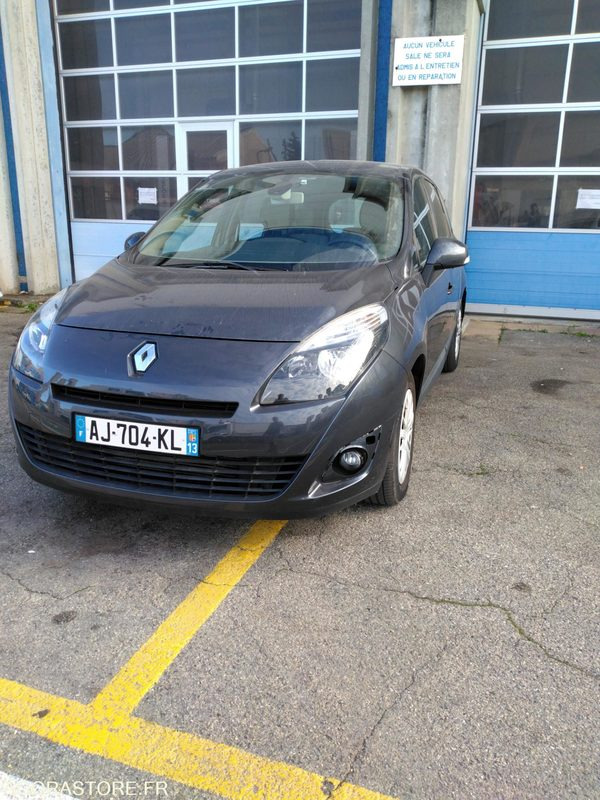 RENAULT SCENIC 1.9 DIESEL - Automobil: slika 4 RENAULT SCENIC 1.9 DIESEL - Automobil: slika 4