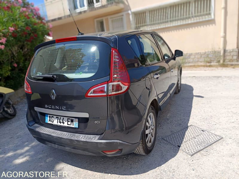 RENAULT SCENIC - 2009 - 154900KMS - Automobil: slika 3 RENAULT SCENIC - 2009 - 154900KMS - Automobil: slika 3