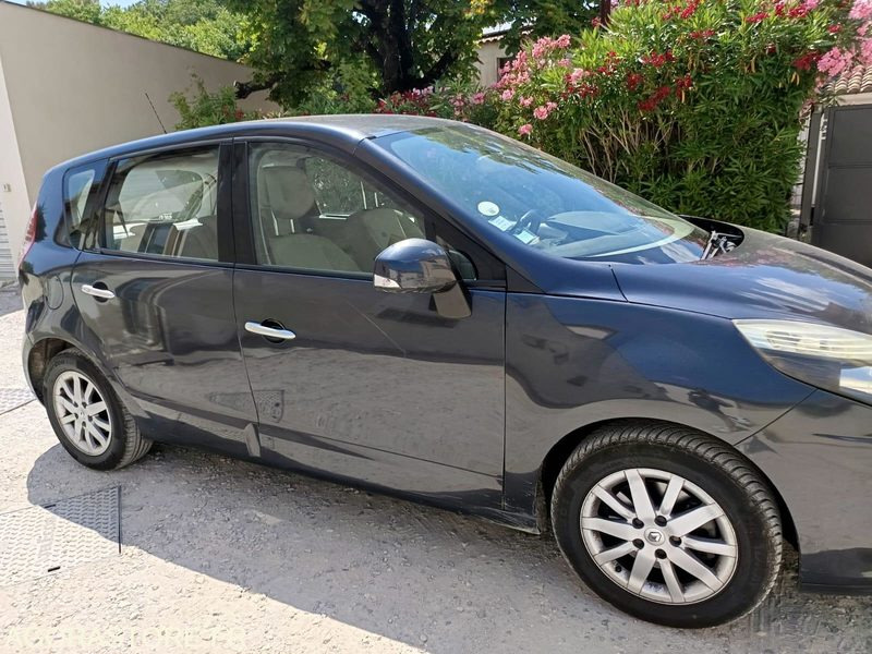 RENAULT SCENIC - 2009 - 154900KMS - Automobil: slika 2 RENAULT SCENIC - 2009 - 154900KMS - Automobil: slika 2