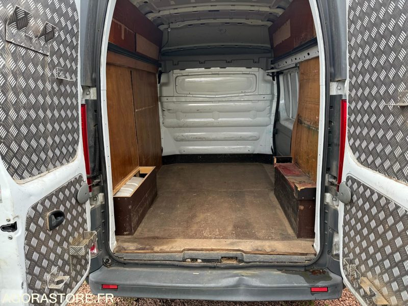 RENAULT TRAFIC 2.0 DCI 115 CH L1H2 - 233176 - 2011 - Furgon: slika 5 RENAULT TRAFIC 2.0 DCI 115 CH L1H2 - 233176 - 2011 - Furgon: slika 5