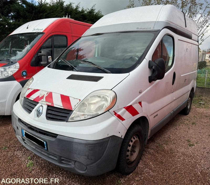 RENAULT TRAFIC 2.0 DCI 115 CH L1H2 - 233176 - 2011 - Furgon: slika 1 RENAULT TRAFIC 2.0 DCI 115 CH L1H2 - 233176 - 2011 - Furgon: slika 1