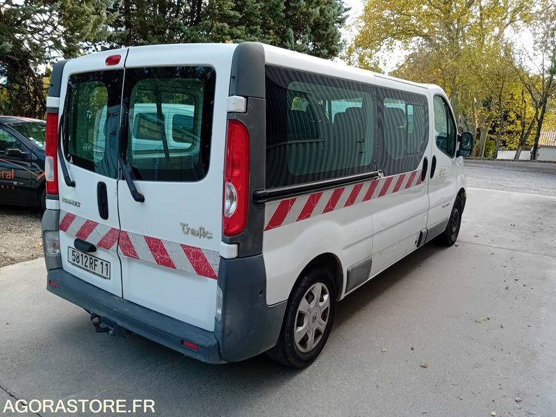 RENAULT TRAFIC DCI 115 L2H2 VP 9 places - Minibus, Putnički kombi: slika 3 RENAULT TRAFIC DCI 115 L2H2 VP 9 places - Minibus, Putnički kombi: slika 3