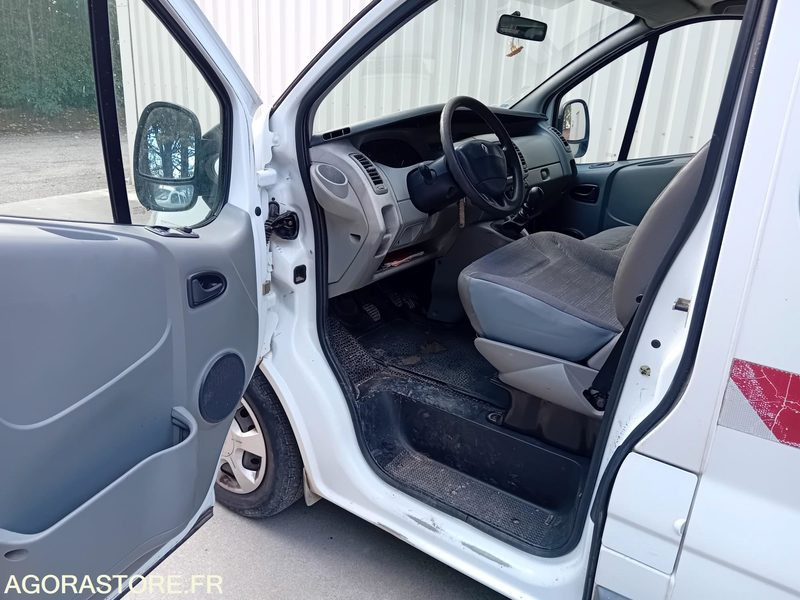 RENAULT TRAFIC DCI 115 L2H2 VP 9 places - Minibus: slika 5 RENAULT TRAFIC DCI 115 L2H2 VP 9 places - Minibus: slika 5